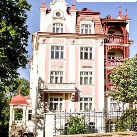 Apartman Vila Bayer Κάρλοβι Βάρι Εξωτερικό φωτογραφία