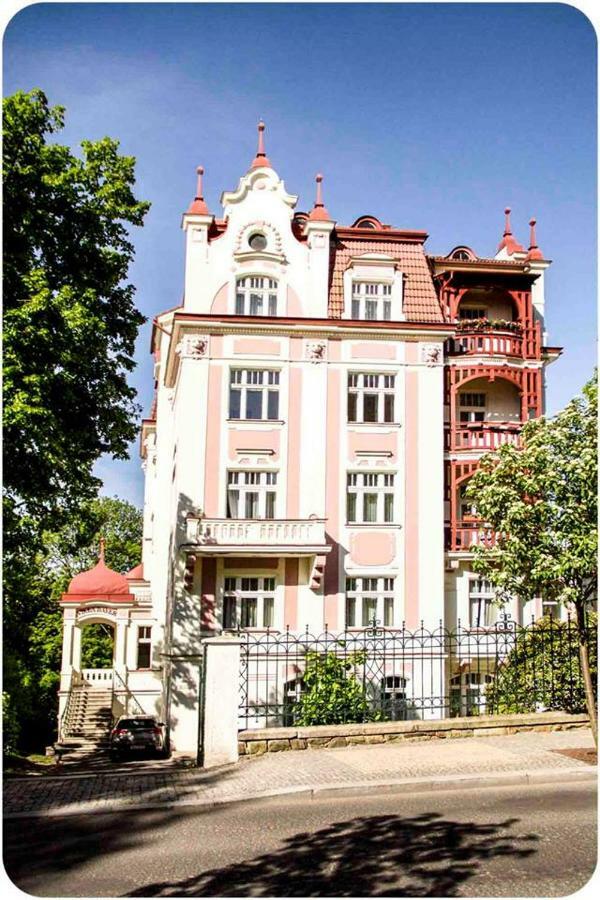 Apartman Vila Bayer Κάρλοβι Βάρι Εξωτερικό φωτογραφία